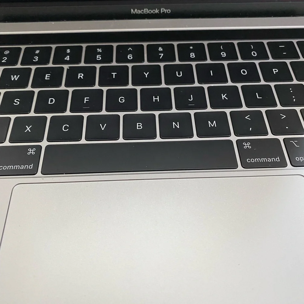 2018 MACBOOK PRO / VERY GOOD CONDITION